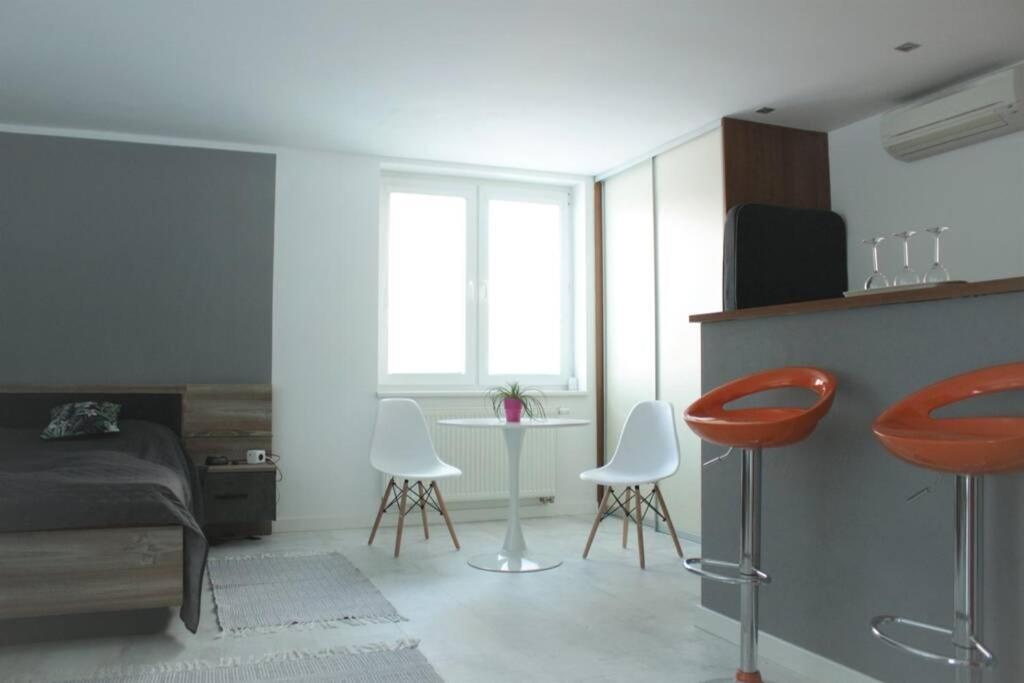 Ferienwohnung Apartman - Dlhe Diely Pressburg Exterior foto